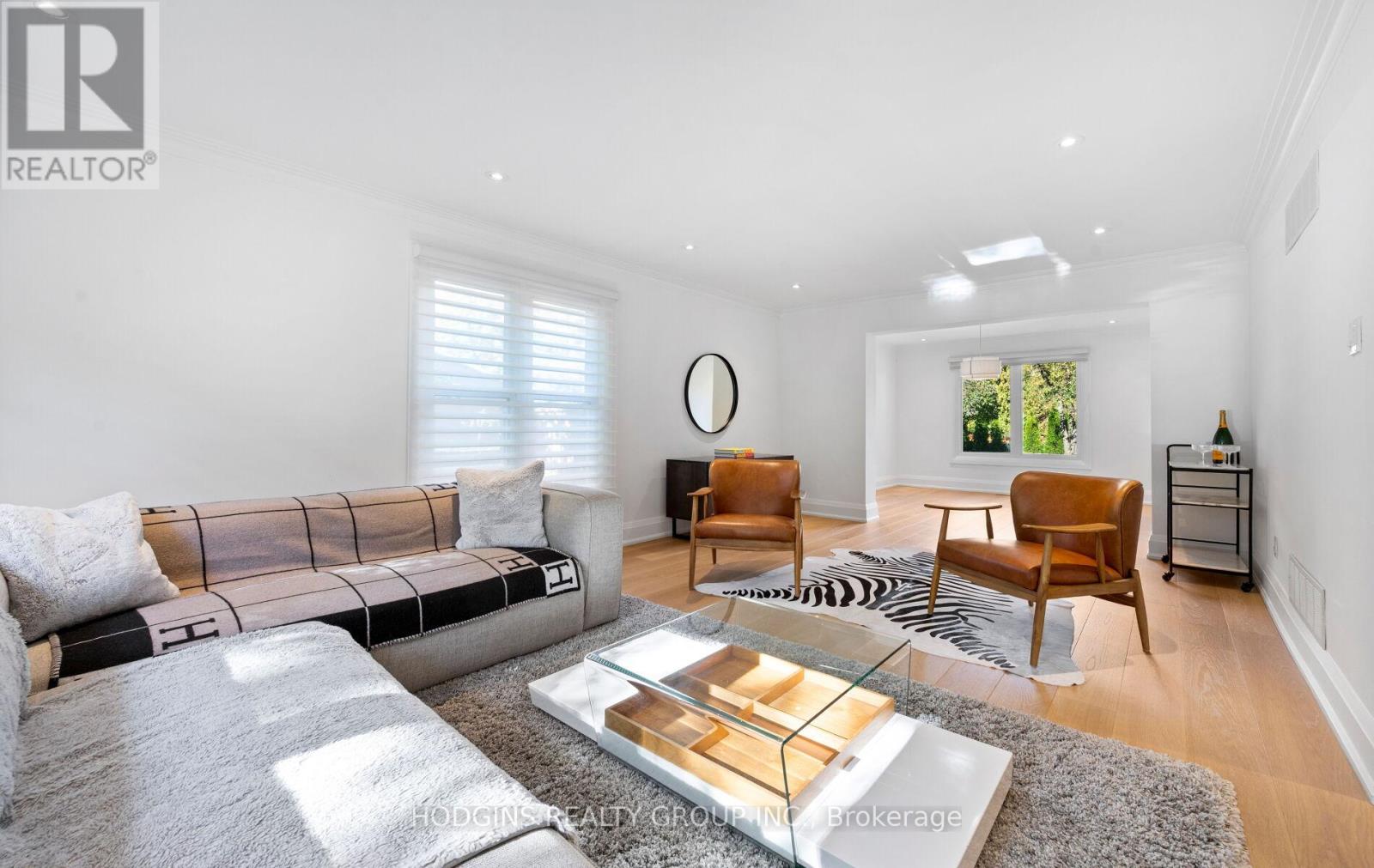 1726 Sherwood Forrest Circle, Mississauga, Ontario  L5K 2H6 - Photo 8 - W12762706