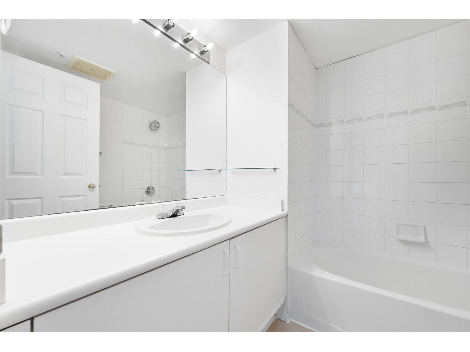 A303 9868 Whalley Boulevard, Surrey, British Columbia  V3T 5S8 - Photo 24 - R3086770