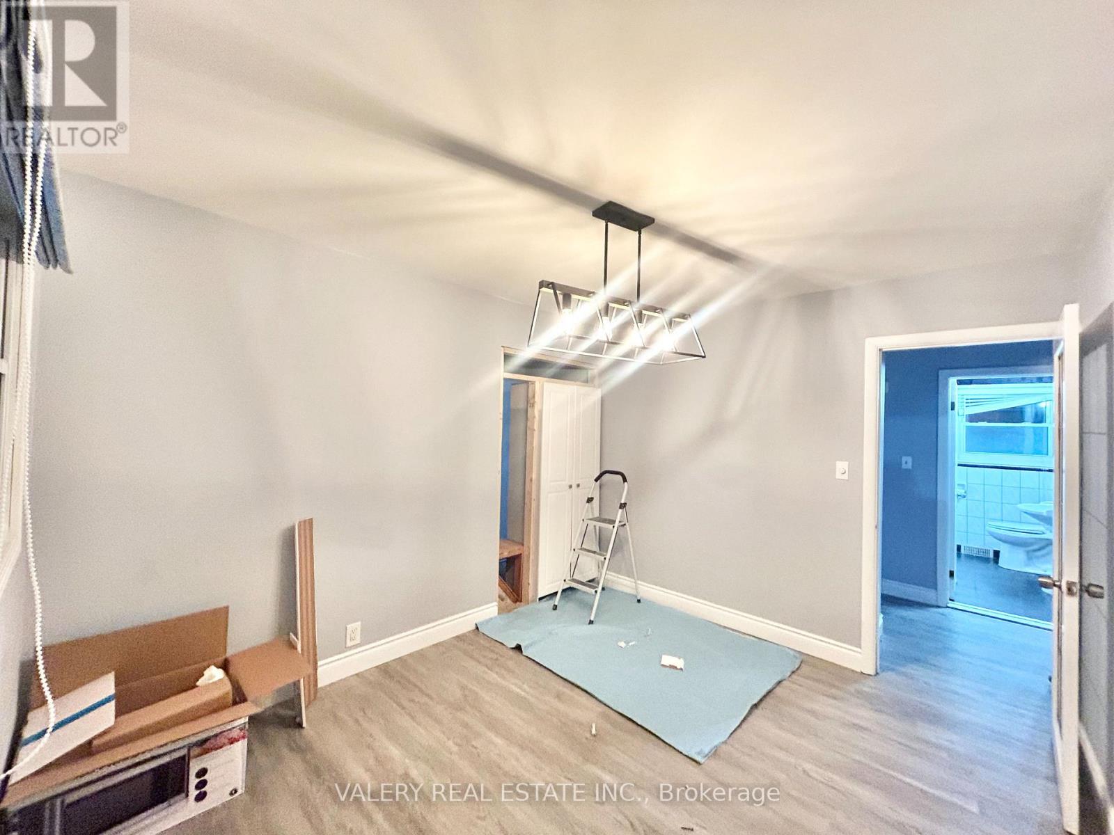 Main - 3843 Hillcrest Boulevard, Windsor, Ontario  N9C 2E4 - Photo 10 - X12762646