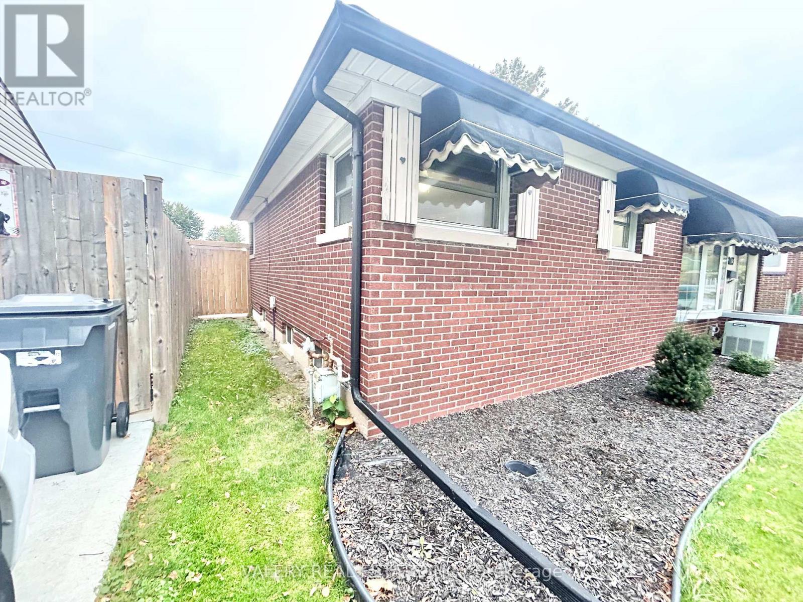 Main - 3843 Hillcrest Boulevard, Windsor, Ontario  N9C 2E4 - Photo 15 - X12762646
