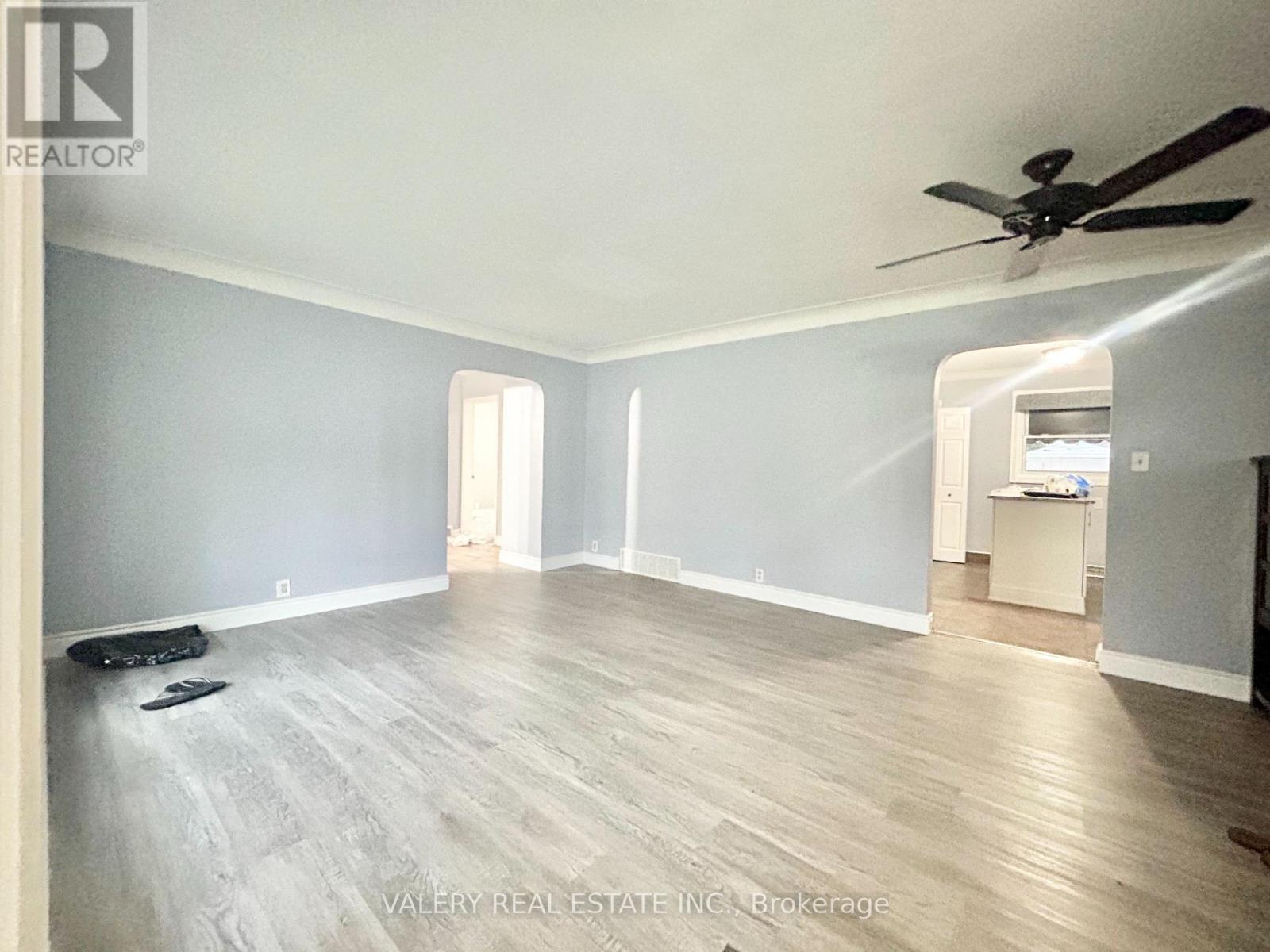 Main - 3843 Hillcrest Boulevard, Windsor, Ontario  N9C 2E4 - Photo 4 - X12762646