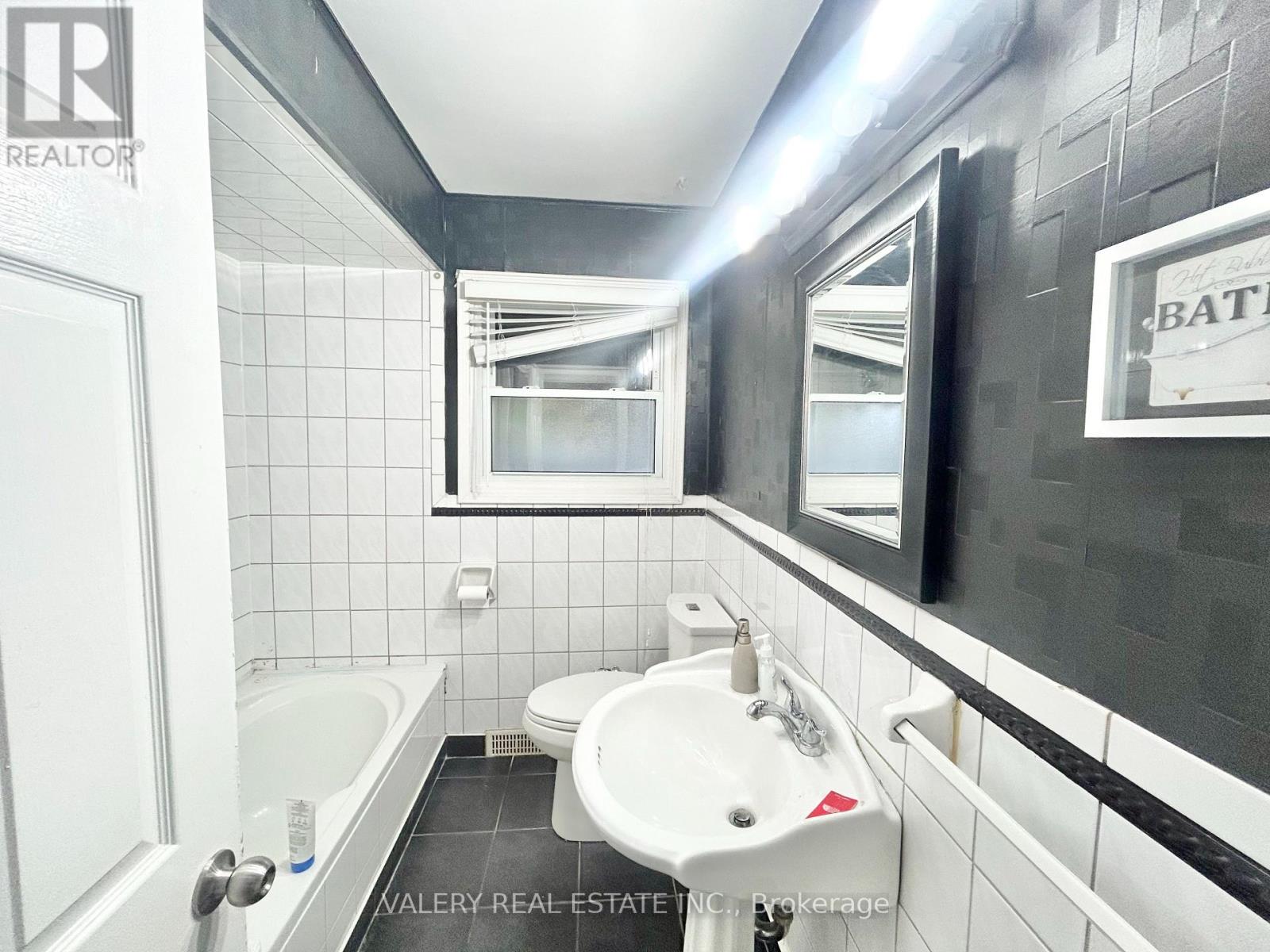 Main - 3843 Hillcrest Boulevard, Windsor, Ontario  N9C 2E4 - Photo 6 - X12762646