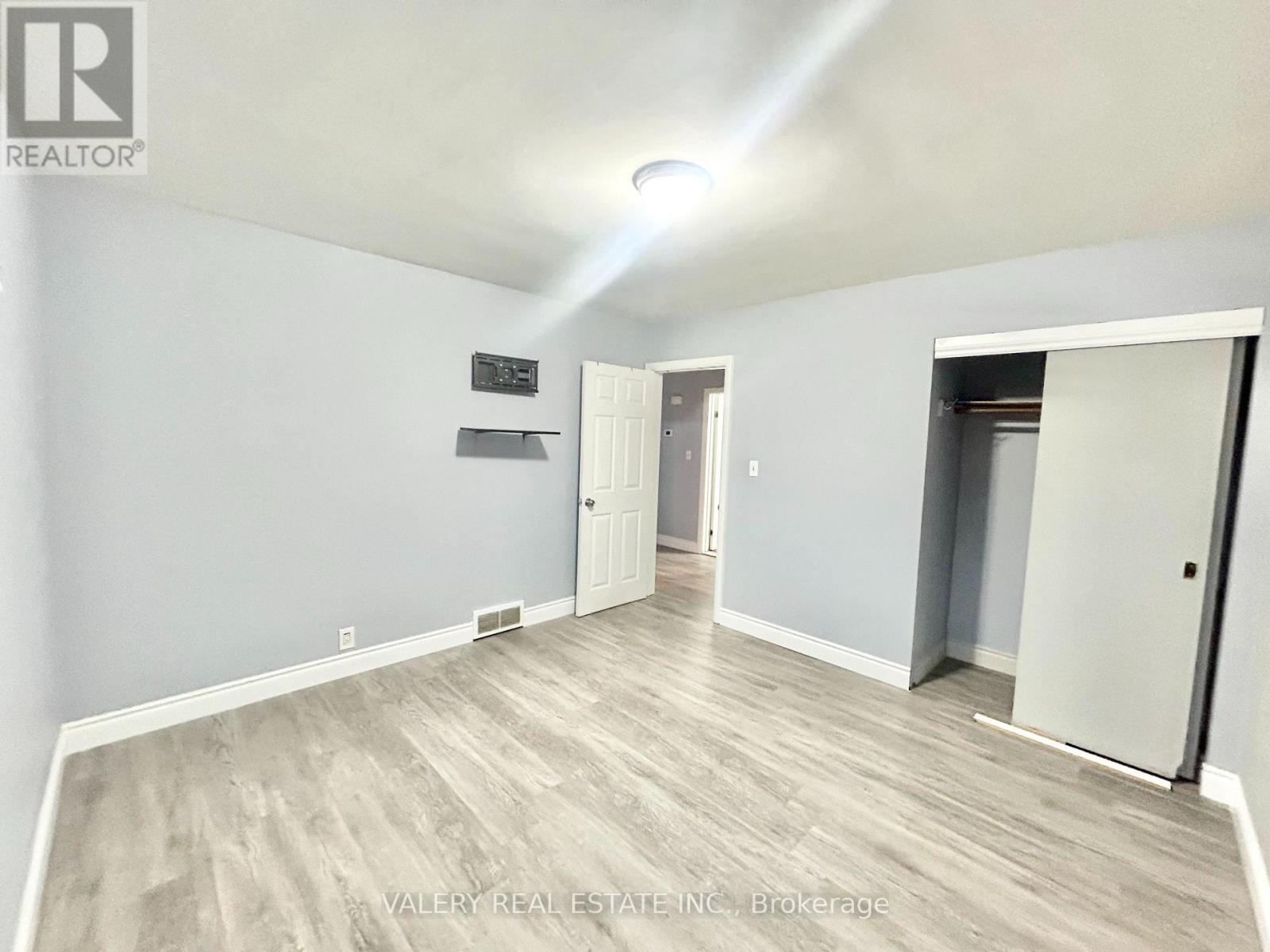 Main - 3843 Hillcrest Boulevard, Windsor, Ontario  N9C 2E4 - Photo 8 - X12762646