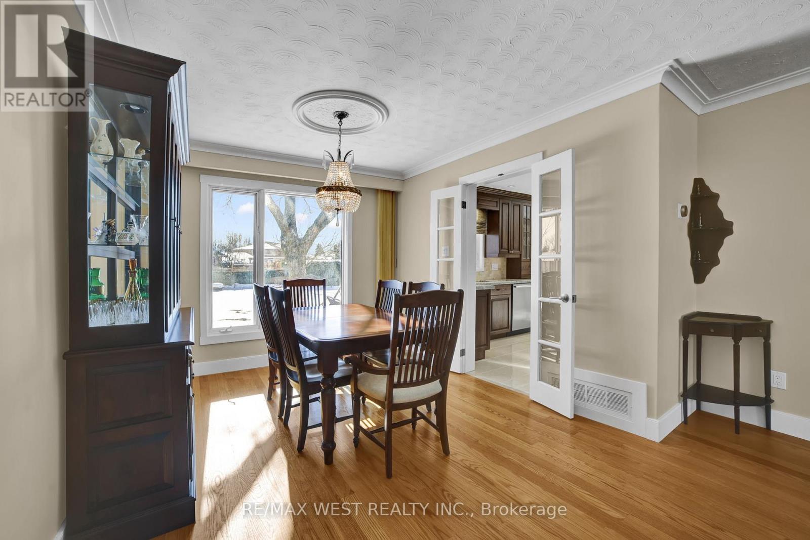 306 Pinegrove Road, Oakville, Ontario  L6K 3P9 - Photo 7 - W12762662