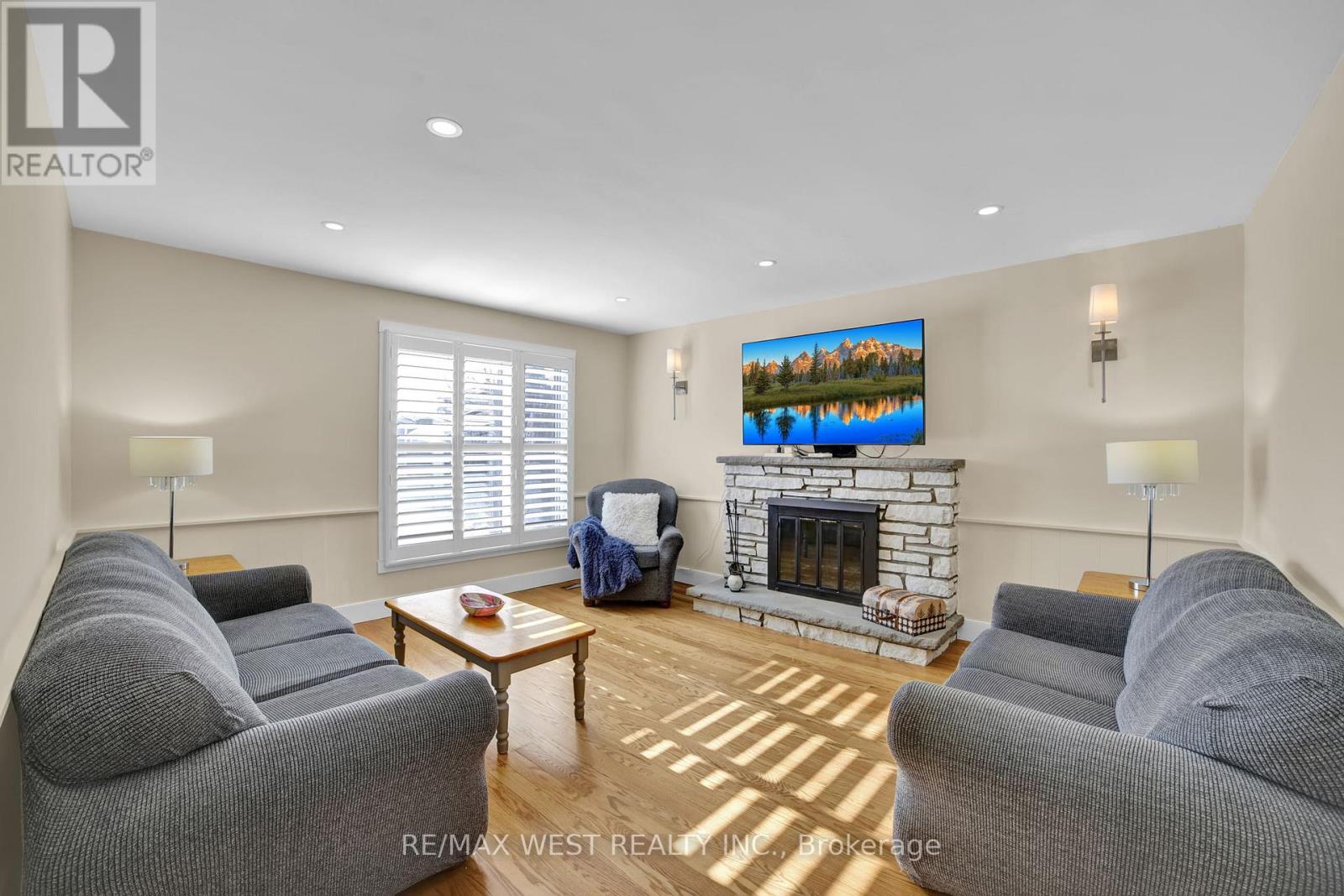 306 Pinegrove Road, Oakville, Ontario  L6K 3P9 - Photo 8 - W12762662