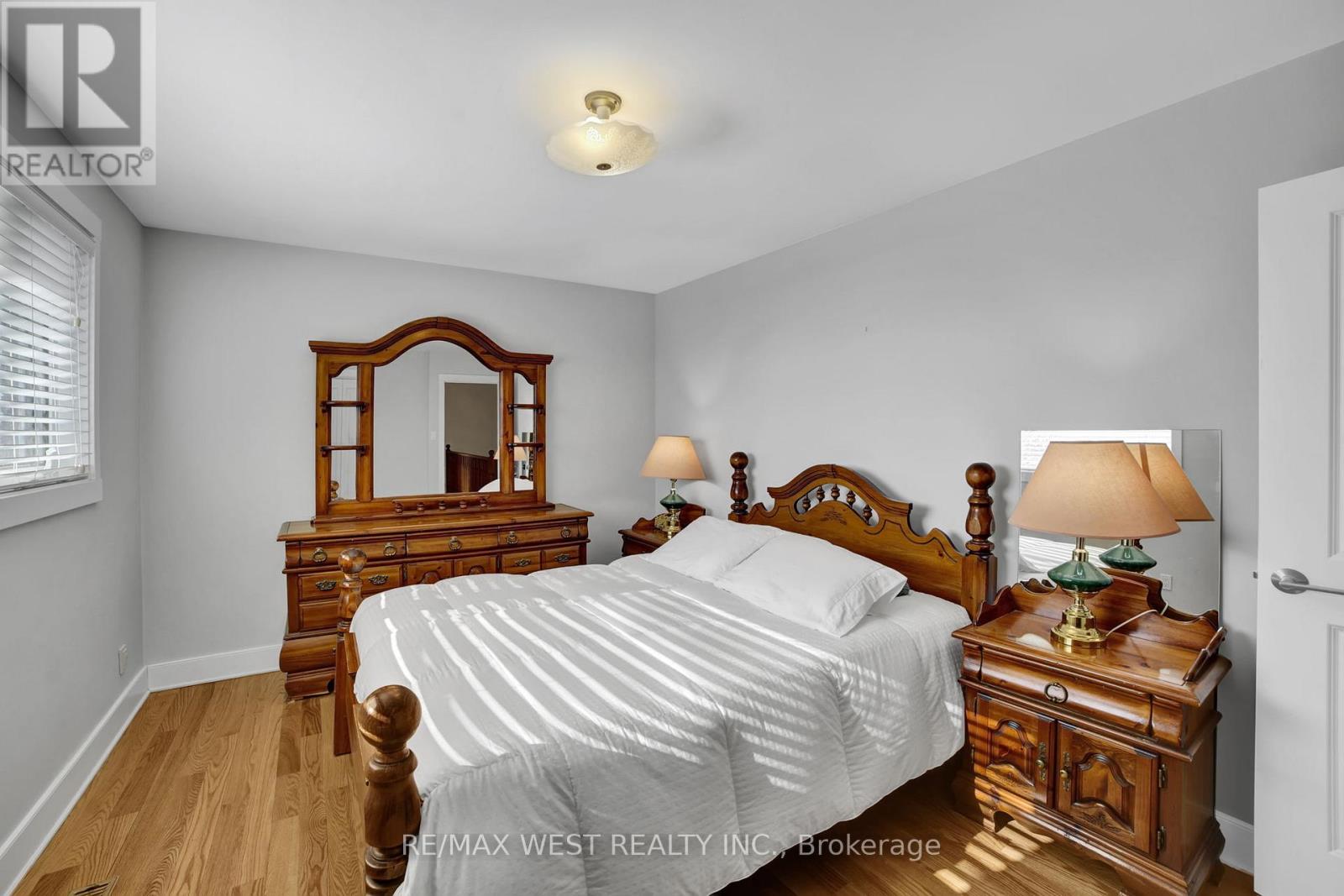 306 Pinegrove Road, Oakville, Ontario  L6K 3P9 - Photo 12 - W12762662