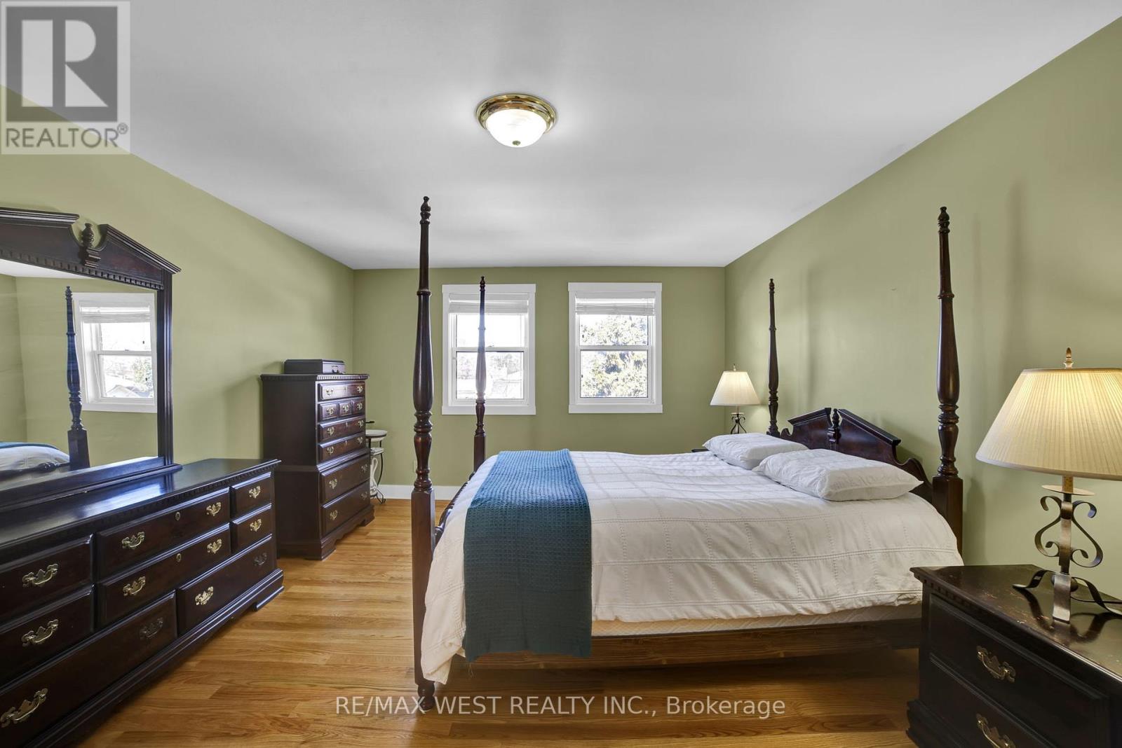 306 Pinegrove Road, Oakville, Ontario  L6K 3P9 - Photo 9 - W12762662