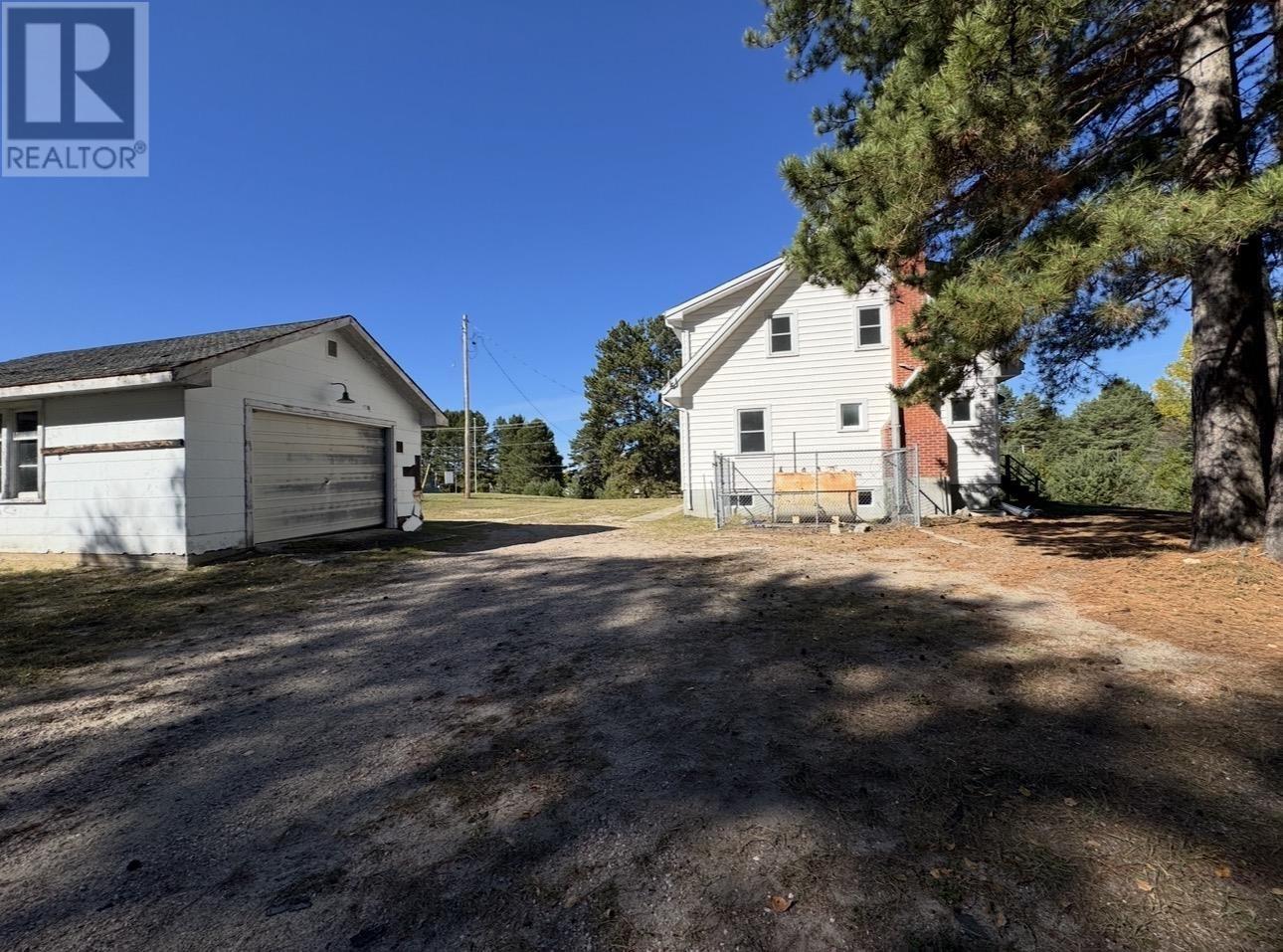 22 Low Ave, Gogama, Ontario  P0M 1W0 - Photo 3 - SM260201