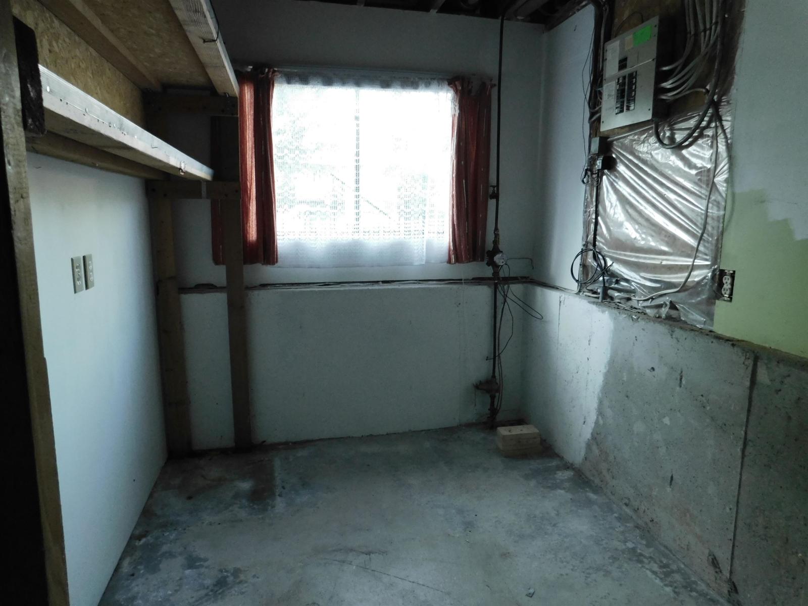 14758 Halstead Place, Surrey, British Columbia  V3R 6S5 - Photo 13 - R3086916