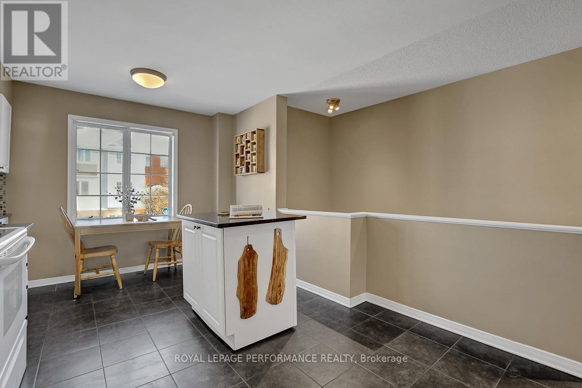 95 Manhattan Crescent, Ottawa, Ontario  K2C 4B7 - Photo 11 - X12762824