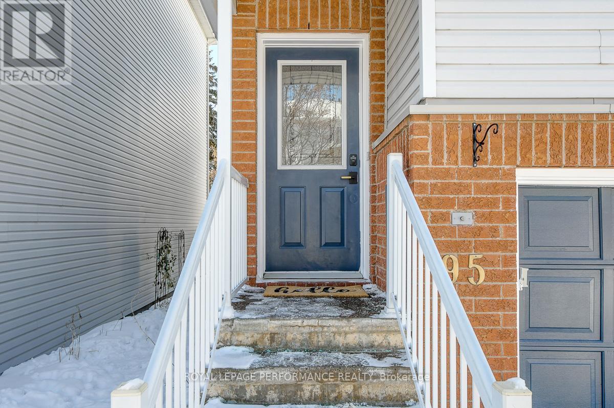 95 Manhattan Crescent, Ottawa, Ontario  K2C 4B7 - Photo 2 - X12762824