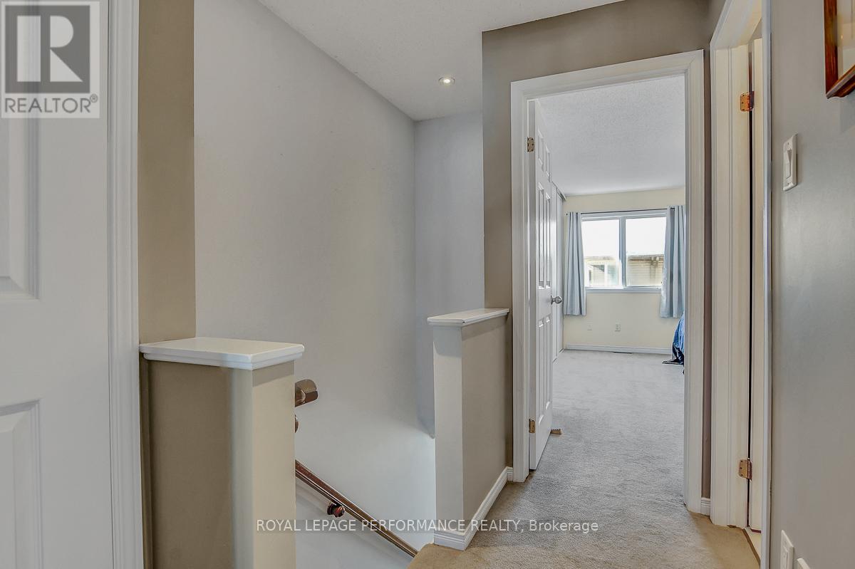 95 Manhattan Crescent, Ottawa, Ontario  K2C 4B7 - Photo 23 - X12762824