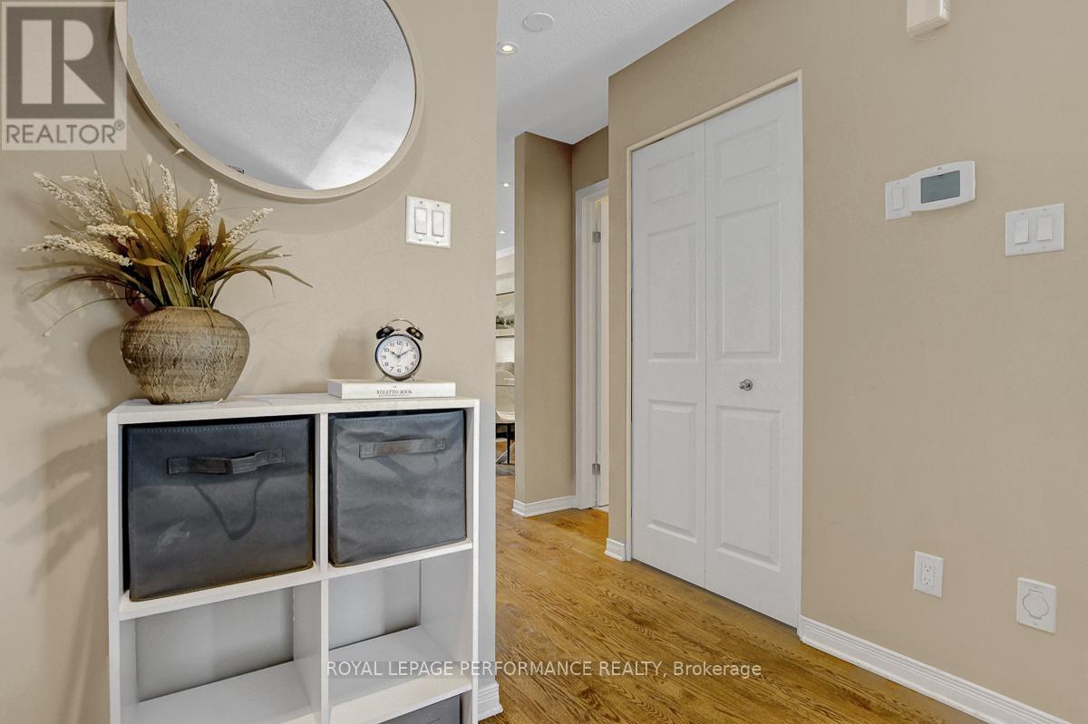 95 Manhattan Crescent, Ottawa, Ontario  K2C 4B7 - Photo 5 - X12762824