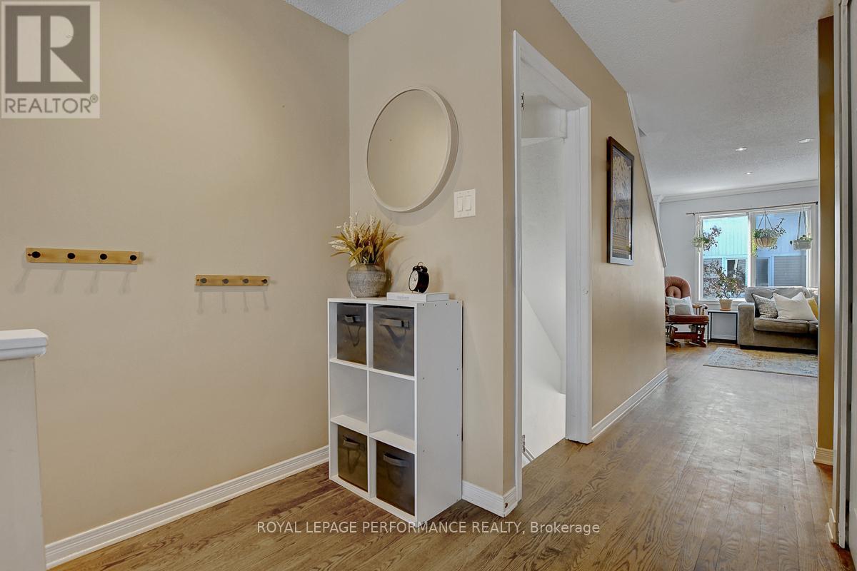 95 Manhattan Crescent, Ottawa, Ontario  K2C 4B7 - Photo 6 - X12762824