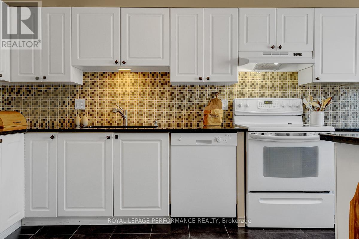 95 Manhattan Crescent, Ottawa, Ontario  K2C 4B7 - Photo 9 - X12762824