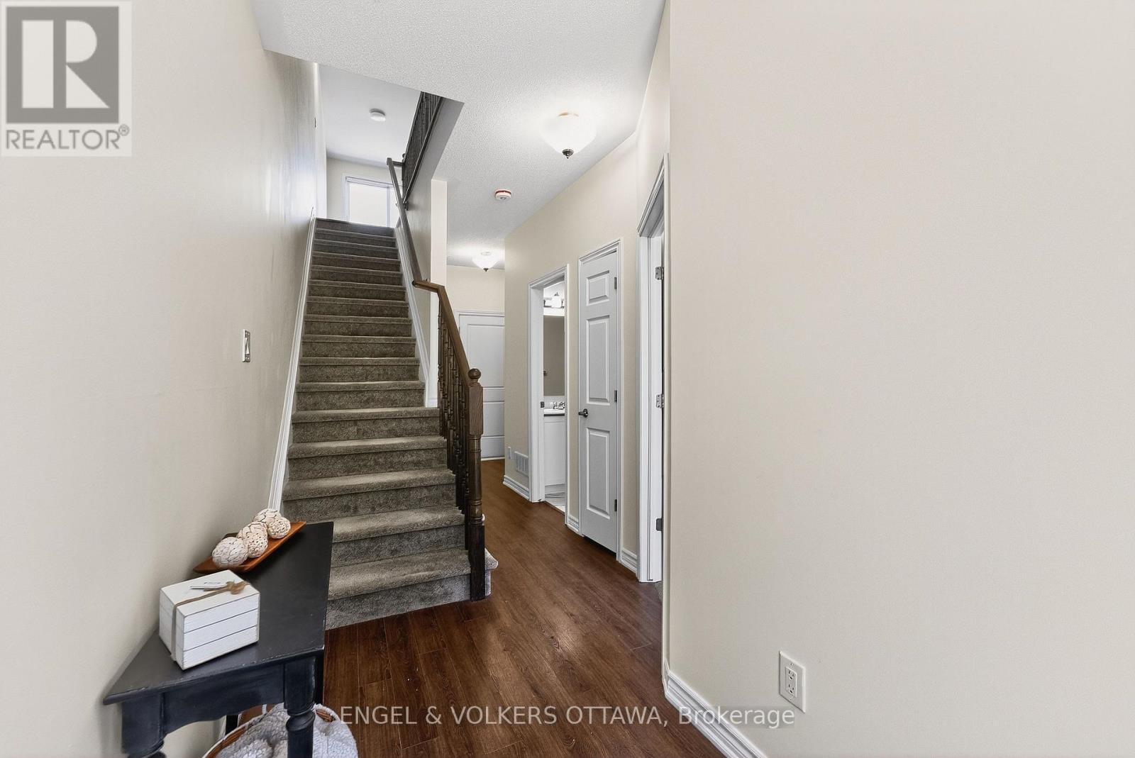 520 Ozawa Private, Ottawa, Ontario  K1K 4Z8 - Photo 8 - X12762872