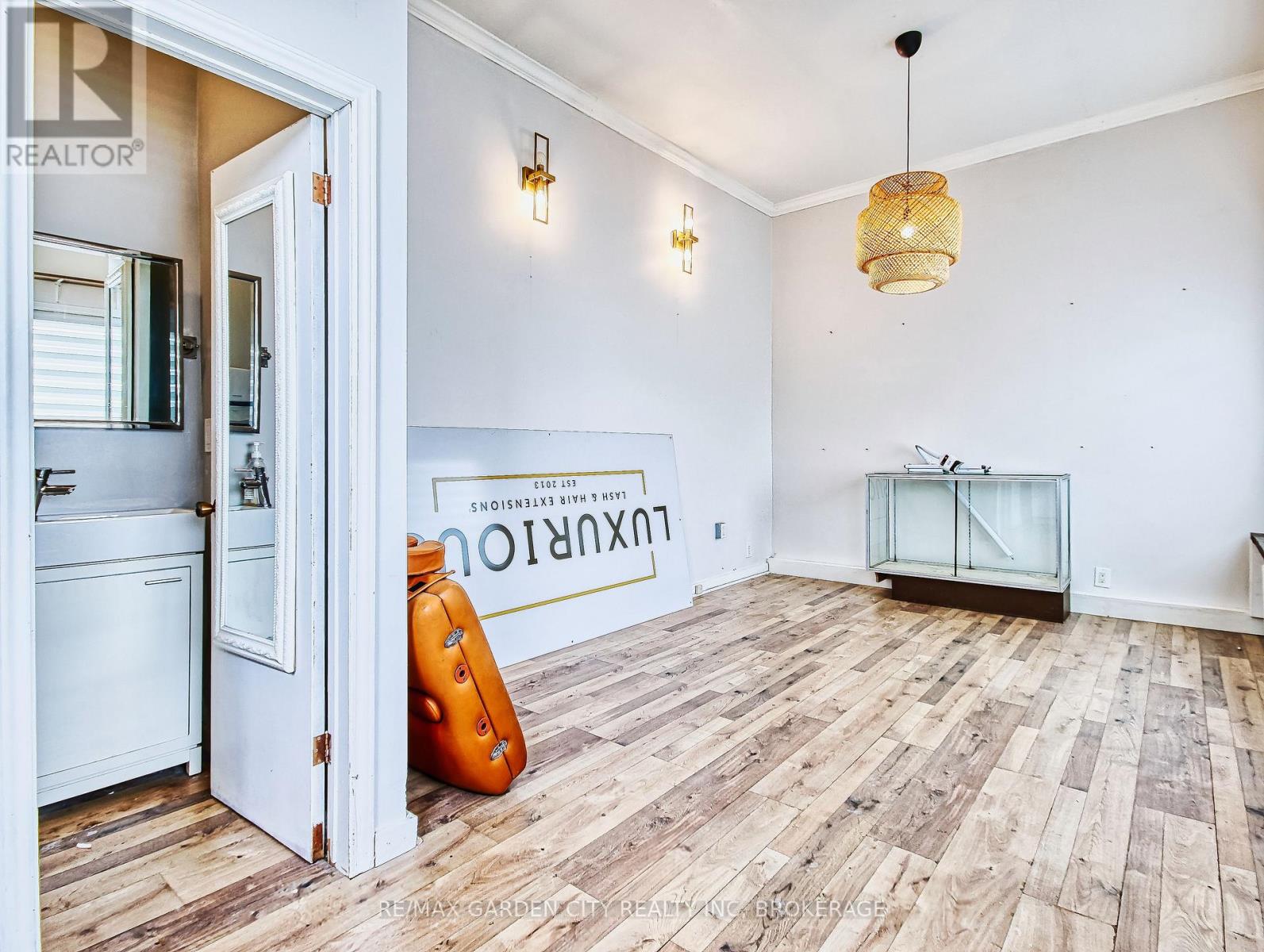 144 Welland Avenue, St. Catharines (Downtown), Ontario  L2R 2N6 - Photo 3 - X12762720