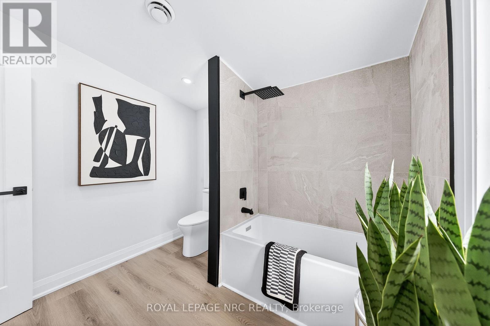 4149 Welland Street, Niagara Falls, Ontario  L2G 6J9 - Photo 36 - X12762916