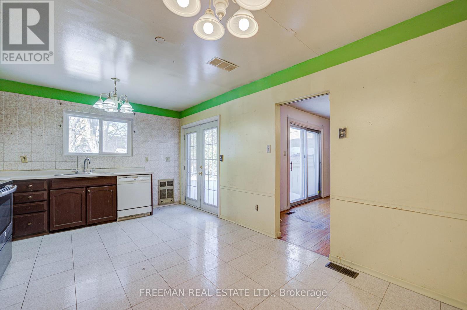 176 Cassandra Boulevard, Toronto, Ontario  M3A 1T3 - Photo 11 - C12762904