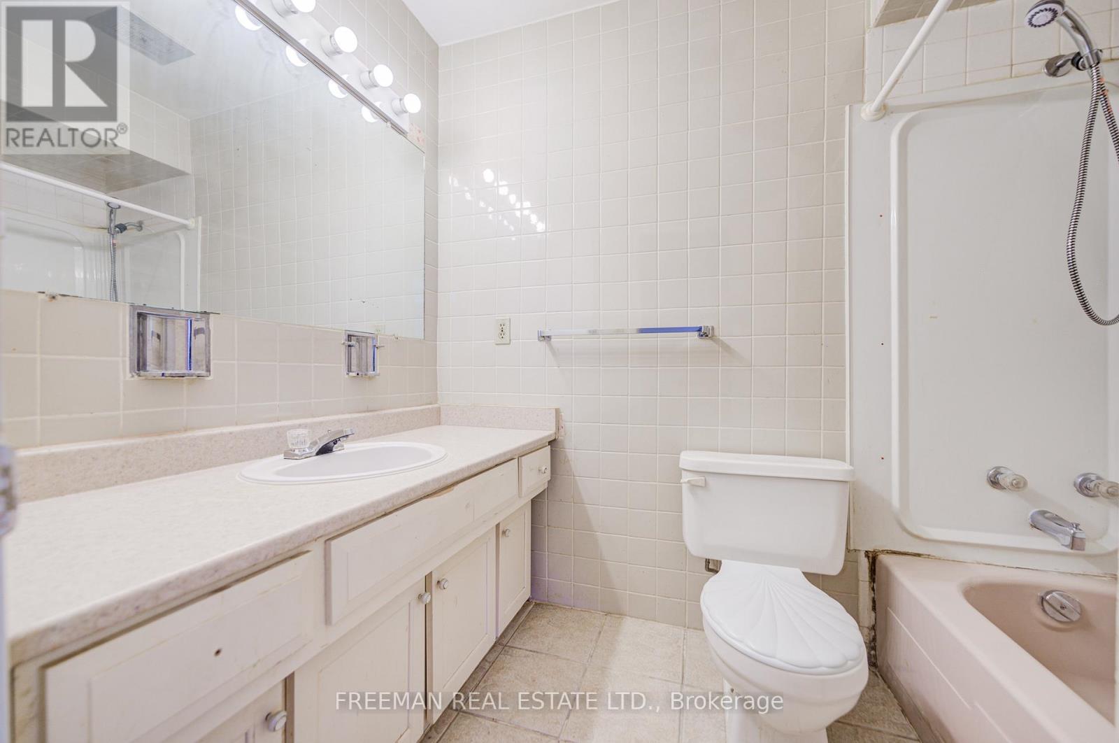 176 Cassandra Boulevard, Toronto, Ontario  M3A 1T3 - Photo 14 - C12762904