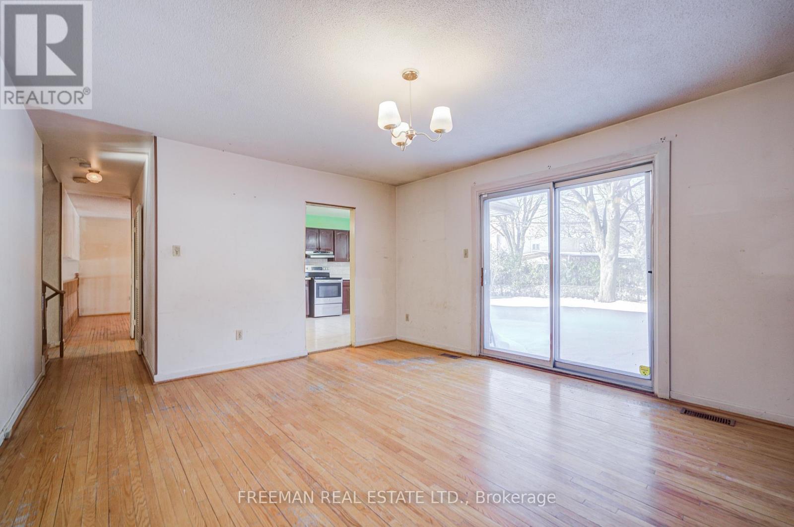 176 Cassandra Boulevard, Toronto, Ontario  M3A 1T3 - Photo 9 - C12762904