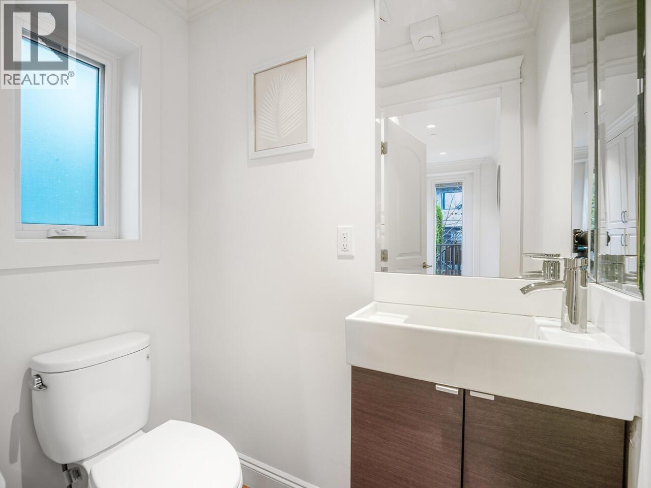 Listing Picture 10 of 21 : 5095 MOSS STREET, Vancouver / 溫哥華 - 魯藝地產 Yvonne Lu Group - MLS Medallion Club Member