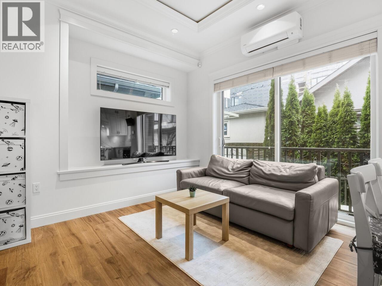 Listing Picture 3 of 21 : 5095 MOSS STREET, Vancouver / 溫哥華 - 魯藝地產 Yvonne Lu Group - MLS Medallion Club Member