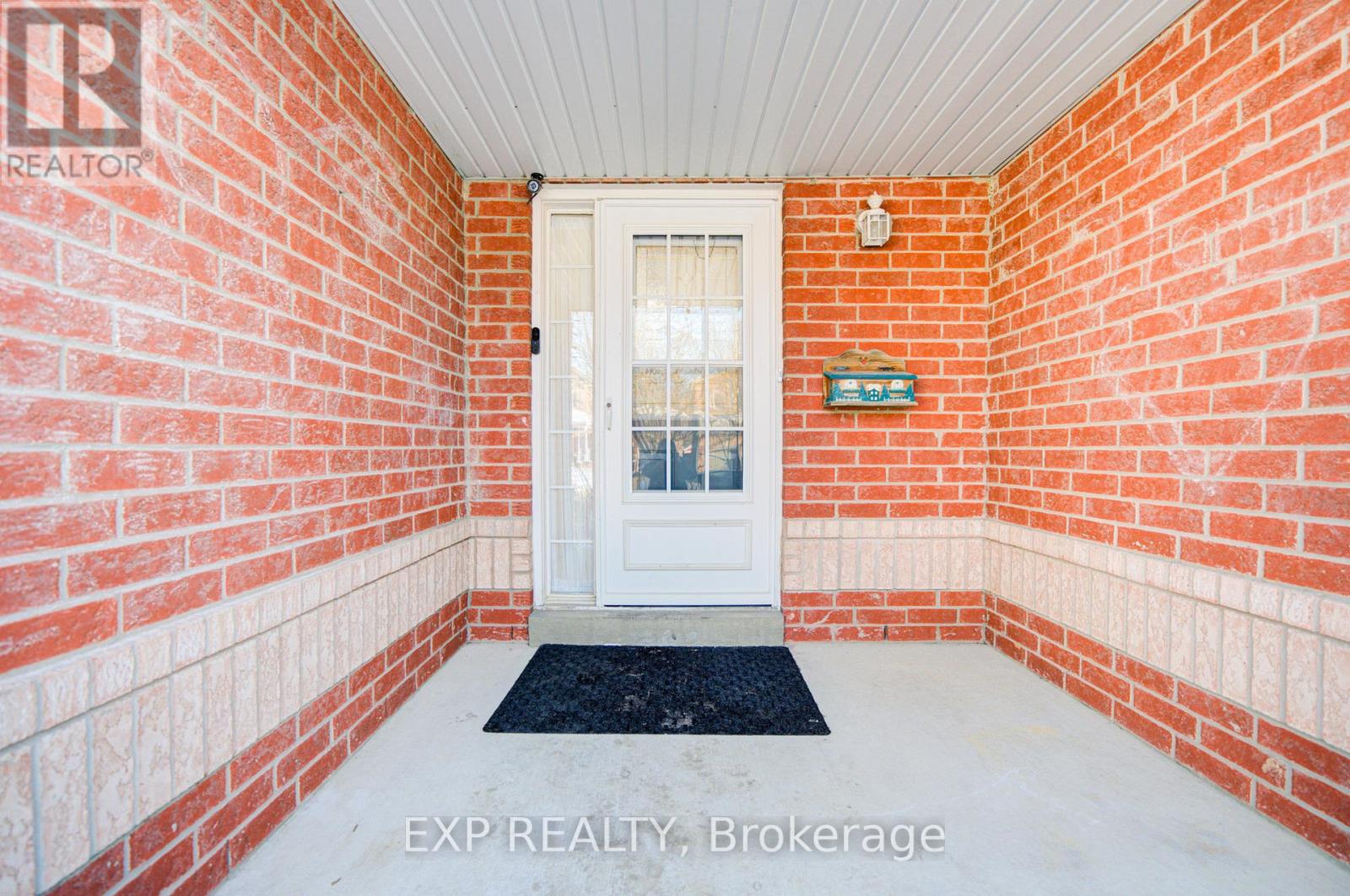 9 Threadgold Court, Whitby, Ontario  L1P 1L9 - Photo 3 - E12762726