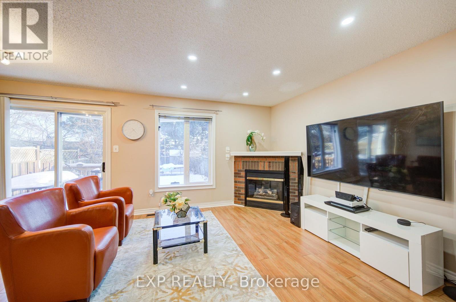 9 Threadgold Court, Whitby, Ontario  L1P 1L9 - Photo 7 - E12762726