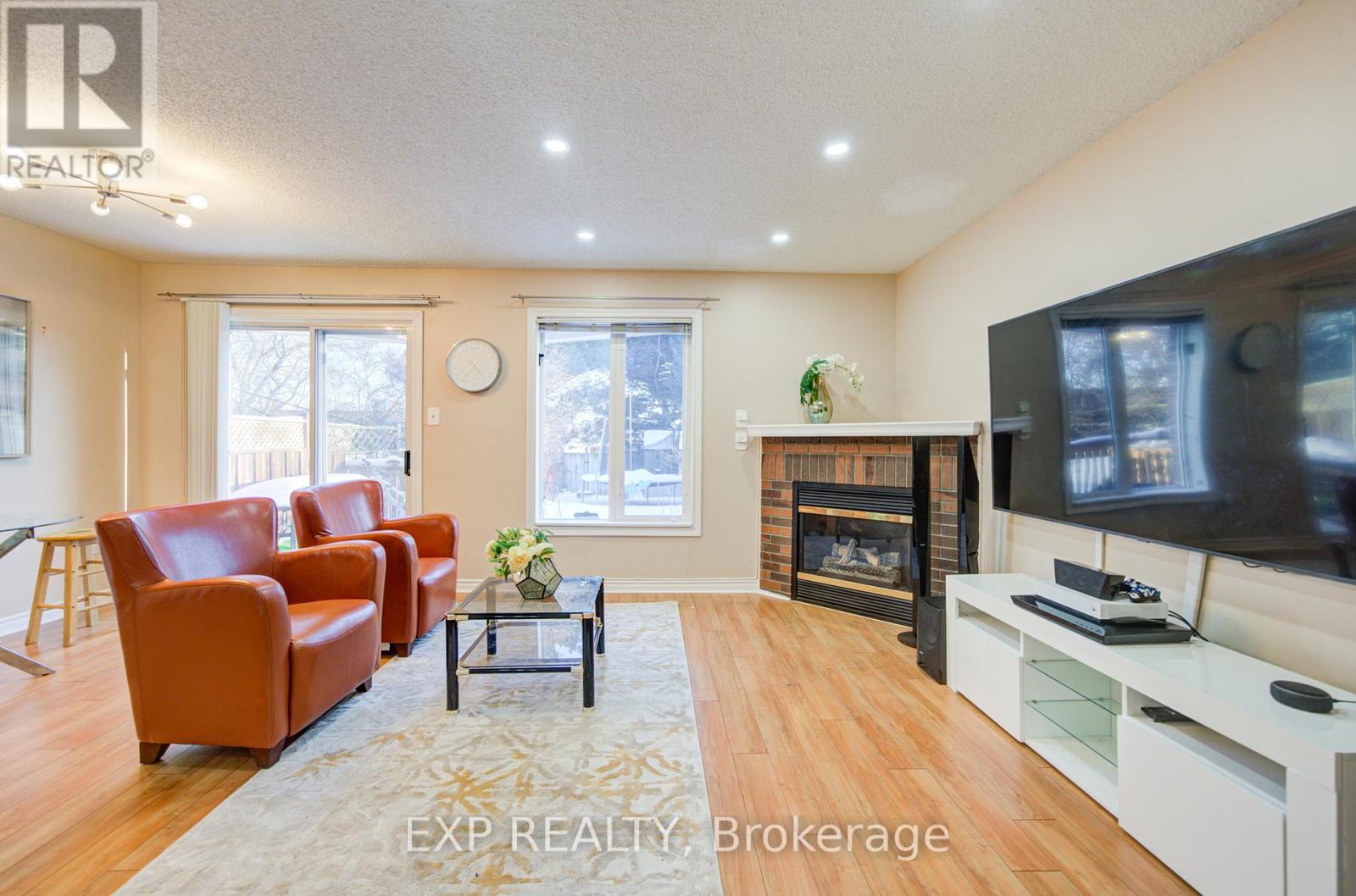 9 Threadgold Court, Whitby, Ontario  L1P 1L9 - Photo 9 - E12762726