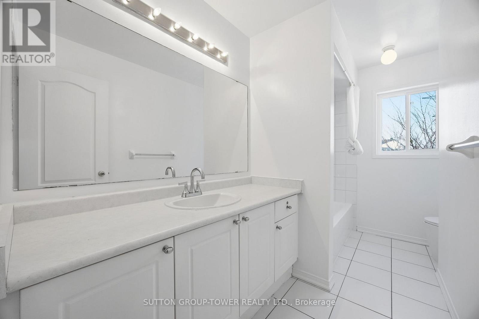 Main Floor - 11 Welbourne Court, Ajax, Ontario  L1T 4Y9 - Photo 27 - E12762934