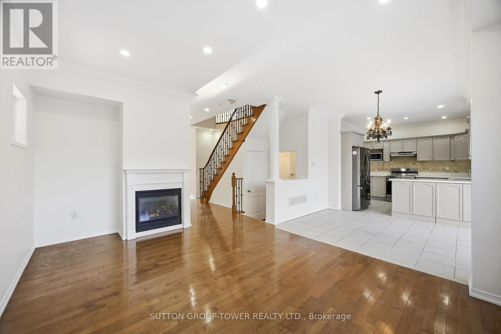 Main Floor - 11 Welbourne Court, Ajax, Ontario  L1T 4Y9 - Photo 9 - E12762934