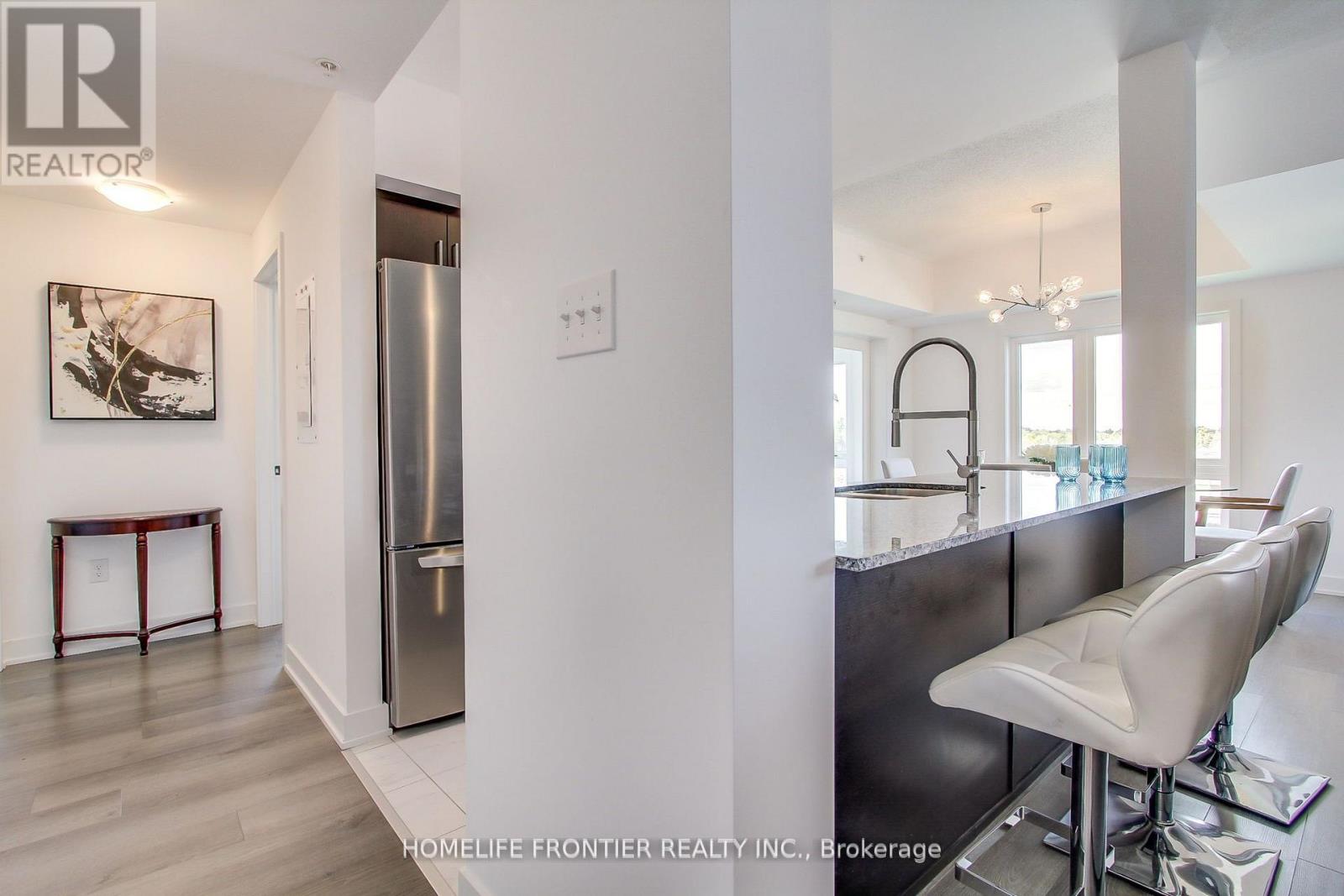 318 - 4 Spice Way, Barrie (Innis-Shore), Ontario  L9J 0M2 - Photo 10 - S12762874