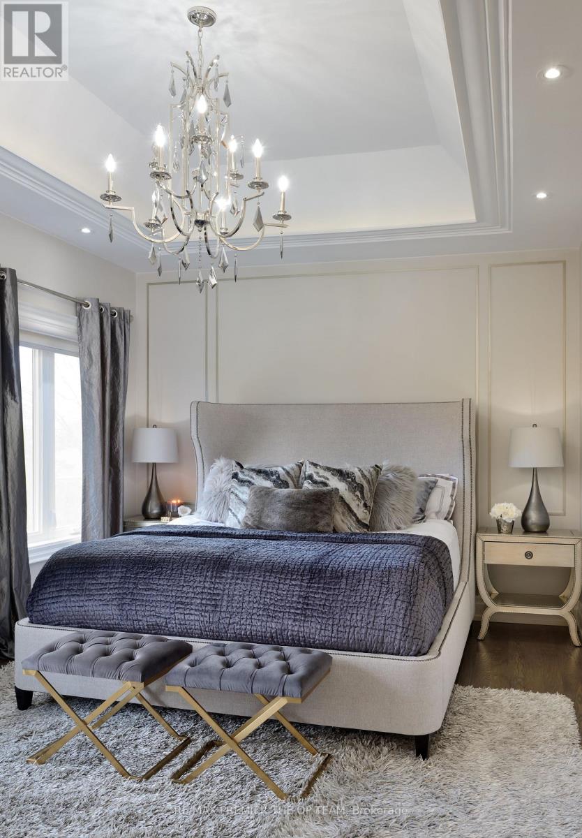 5 Storey Crescent, Toronto, Ontario  M9B 3C7 - Photo 14 - W12762766