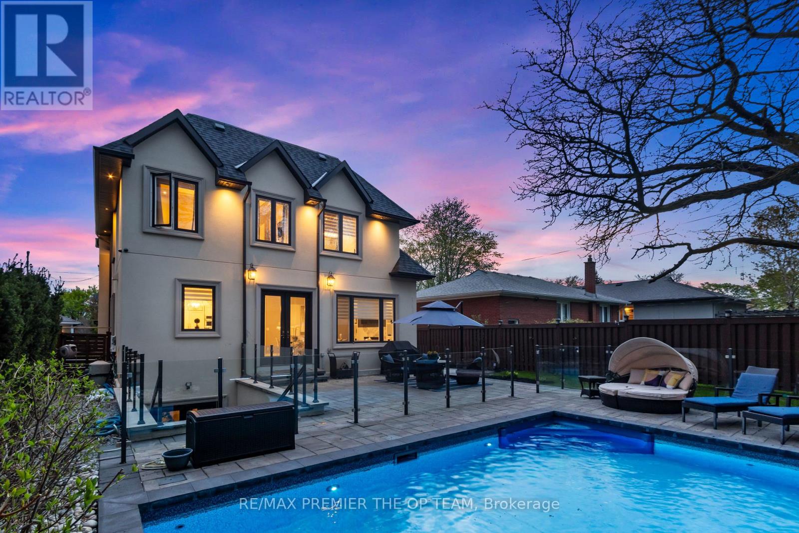 5 Storey Crescent, Toronto, Ontario  M9B 3C7 - Photo 2 - W12762766