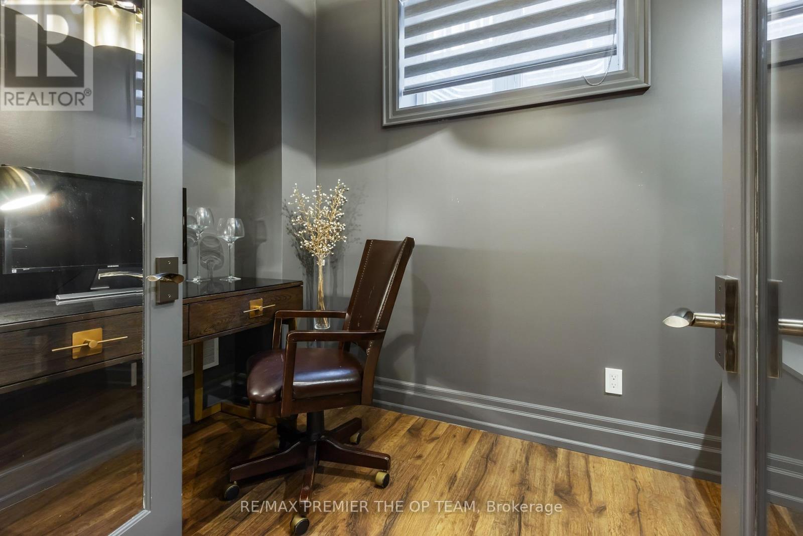 5 Storey Crescent, Toronto, Ontario  M9B 3C7 - Photo 29 - W12762766