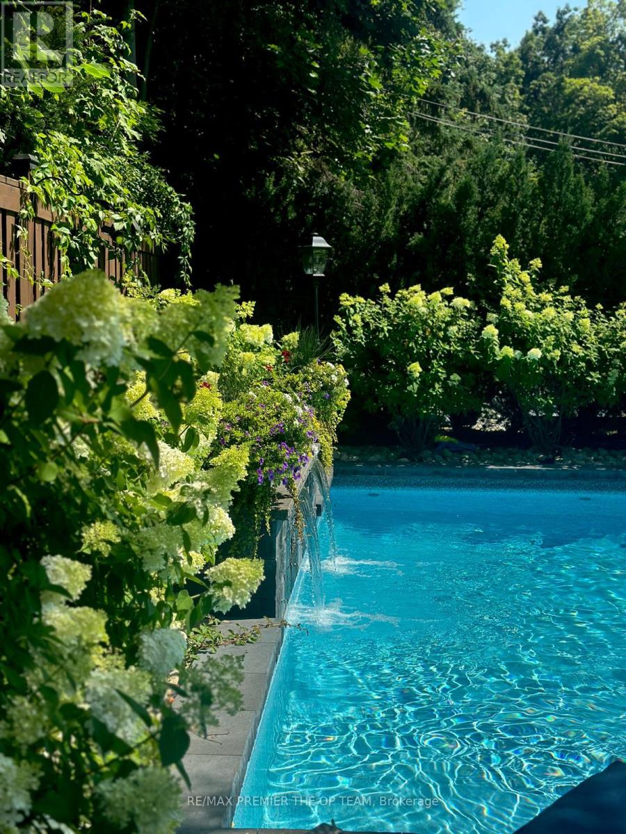 5 Storey Crescent, Toronto, Ontario  M9B 3C7 - Photo 33 - W12762766