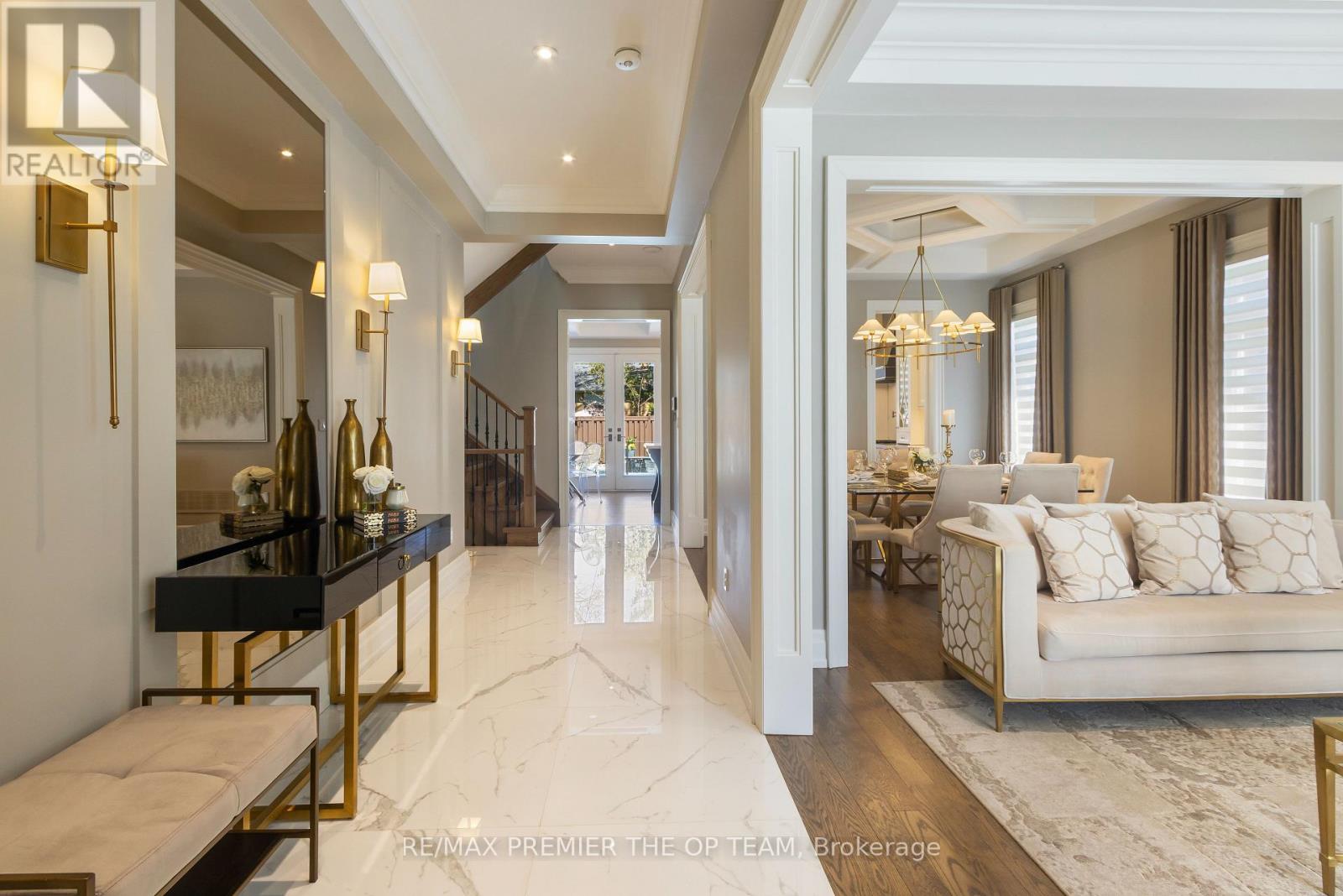 5 Storey Crescent, Toronto, Ontario  M9B 3C7 - Photo 4 - W12762766