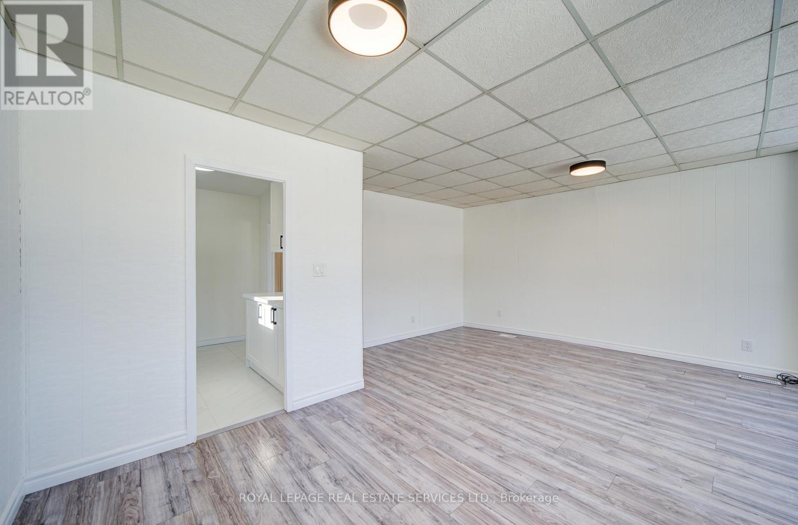 1054 East Avenue, Mississauga, Ontario  L5E 1W9 - Photo 11 - W12762854