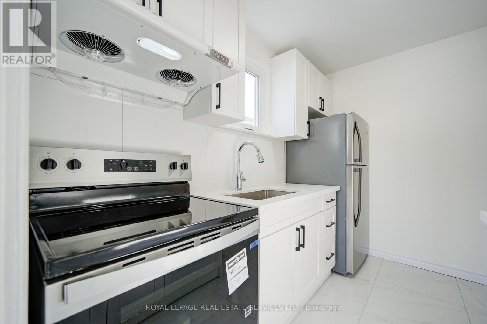 1054 East Avenue, Mississauga, Ontario  L5E 1W9 - Photo 13 - W12762854