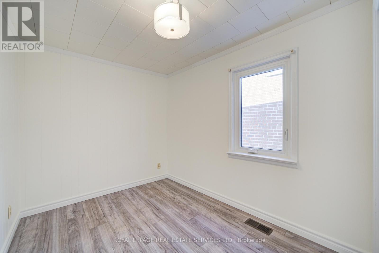 1054 East Avenue, Mississauga, Ontario  L5E 1W9 - Photo 19 - W12762854