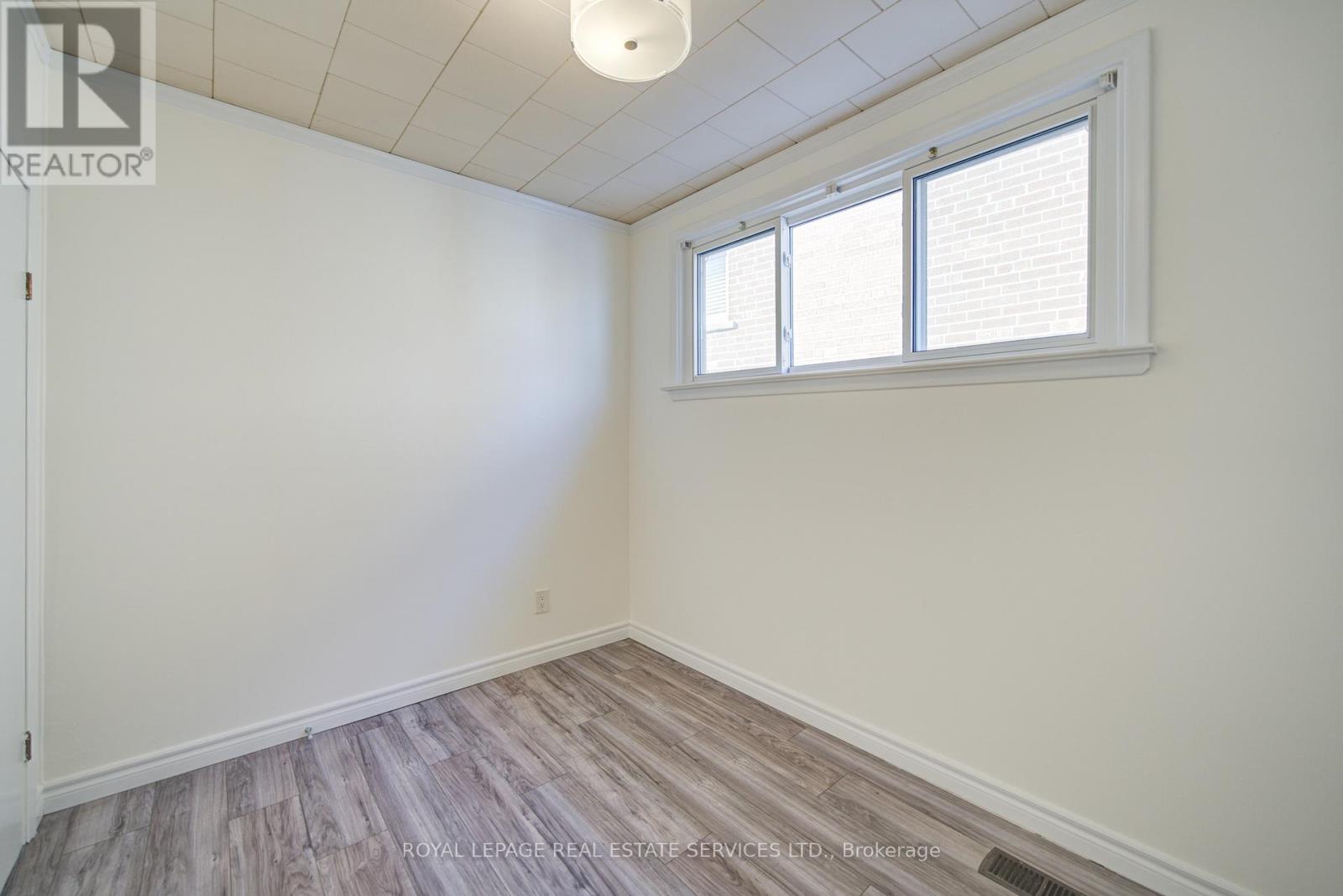 1054 East Avenue, Mississauga, Ontario  L5E 1W9 - Photo 23 - W12762854