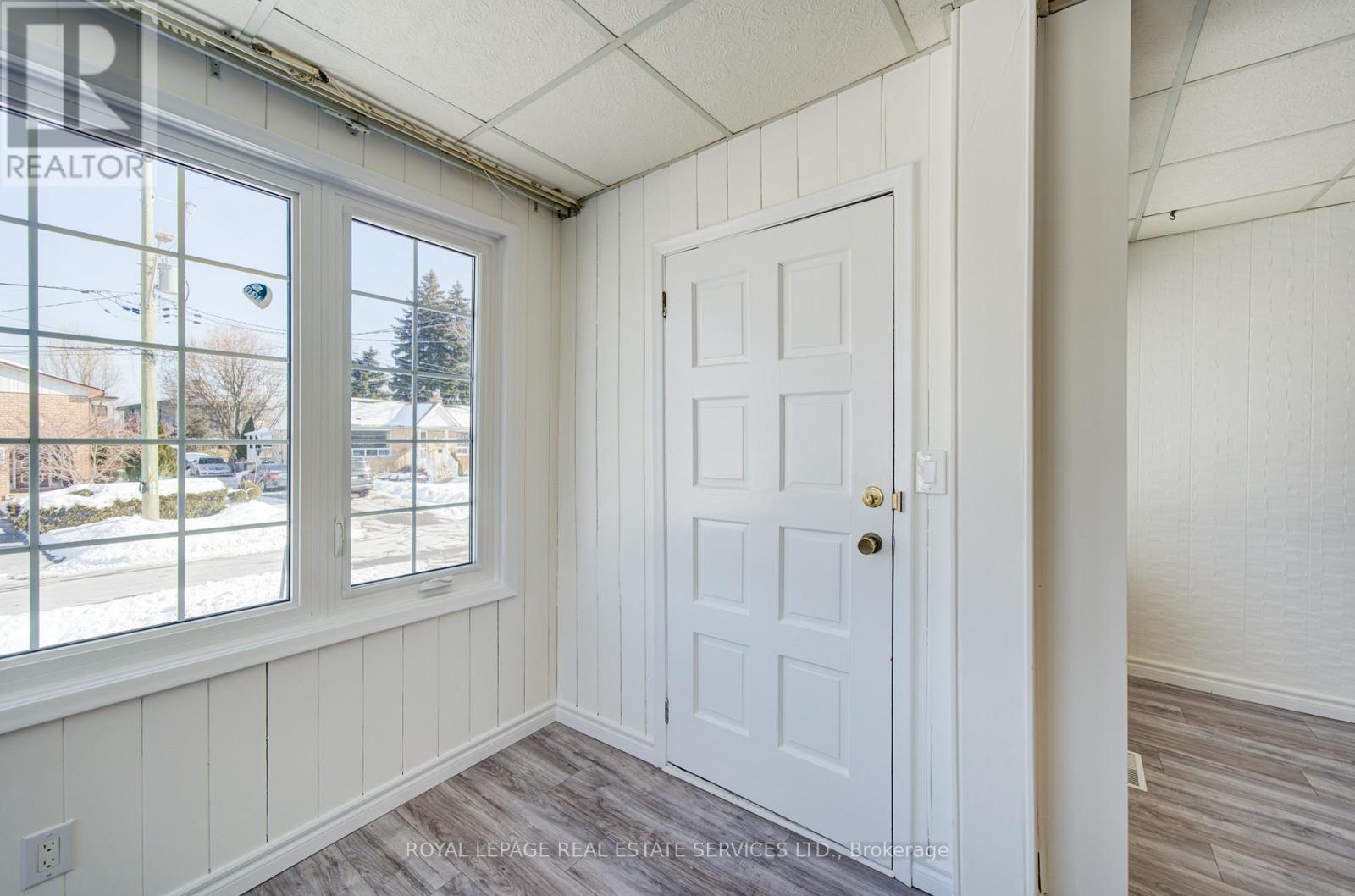 1054 East Avenue, Mississauga, Ontario  L5E 1W9 - Photo 4 - W12762854