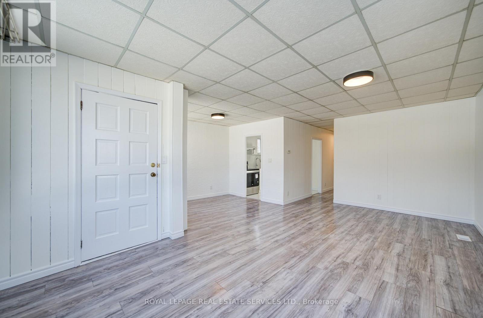 1054 East Avenue, Mississauga, Ontario  L5E 1W9 - Photo 6 - W12762854