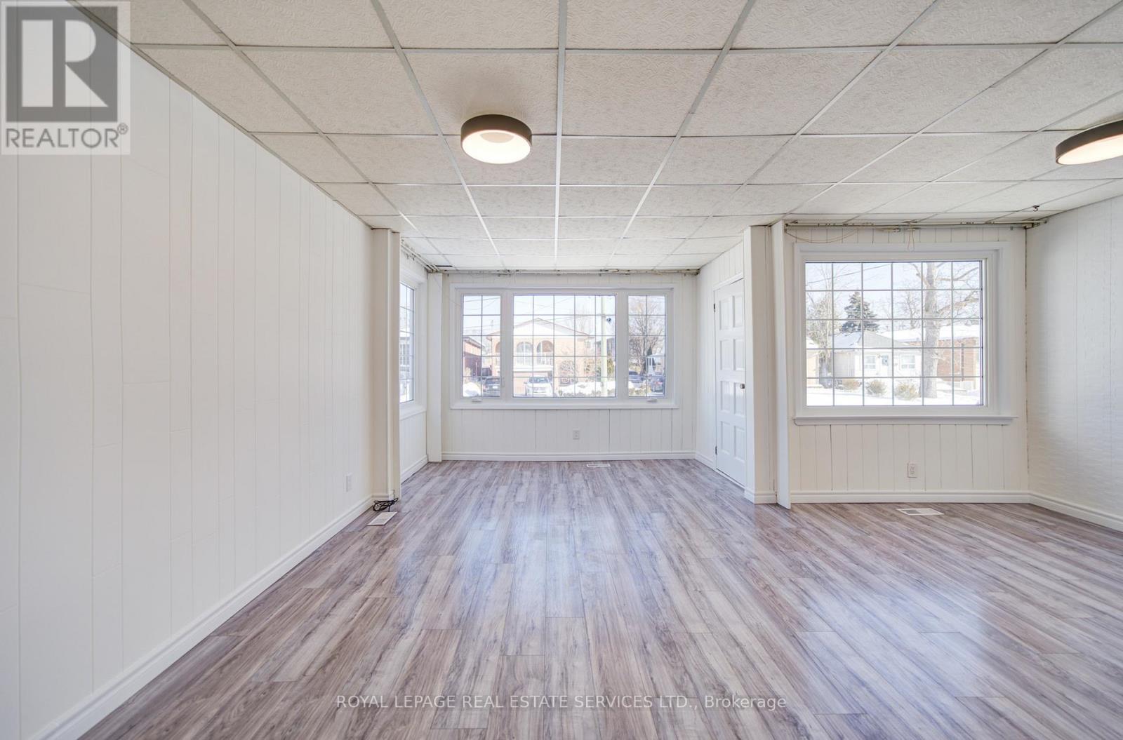 1054 East Avenue, Mississauga, Ontario  L5E 1W9 - Photo 8 - W12762854