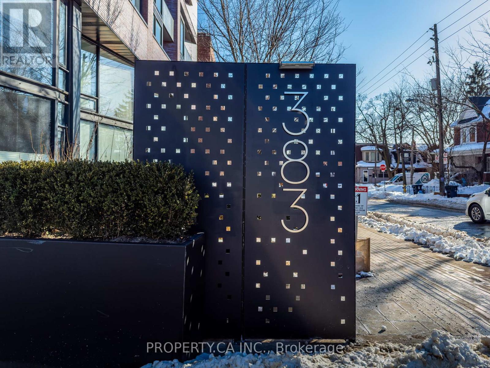 707 - 383 Sorauren Avenue, Toronto, Ontario  M6R 0A4 - Photo 3 - W12762884