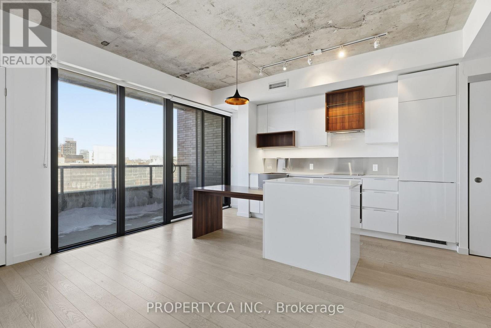 707 - 383 Sorauren Avenue, Toronto, Ontario  M6R 0A4 - Photo 5 - W12762884