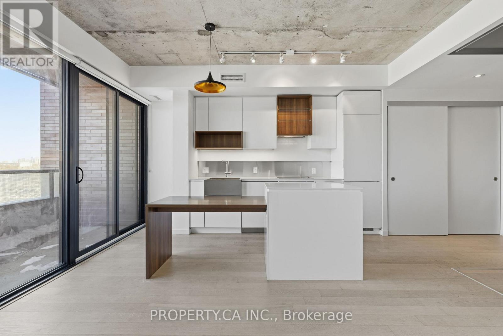 707 - 383 Sorauren Avenue, Toronto, Ontario  M6R 0A4 - Photo 6 - W12762884