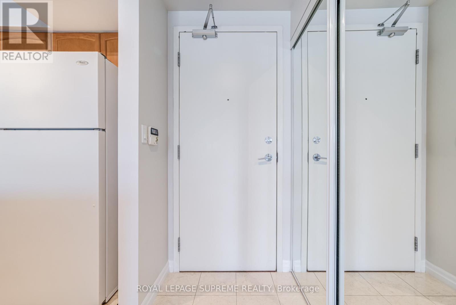 208 - 38 Fontenay Court, Toronto, Ontario  M9A 5H5 - Photo 3 - W12762940