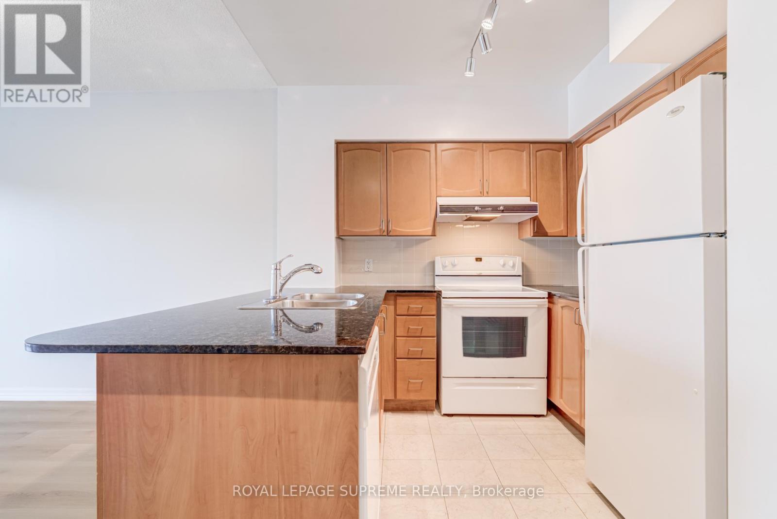 208 - 38 Fontenay Court, Toronto, Ontario  M9A 5H5 - Photo 5 - W12762940